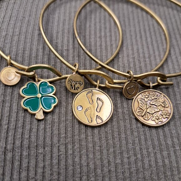 Simply Me 🦋☘️👣 bracelet trio bundle - Picture 4 of 5